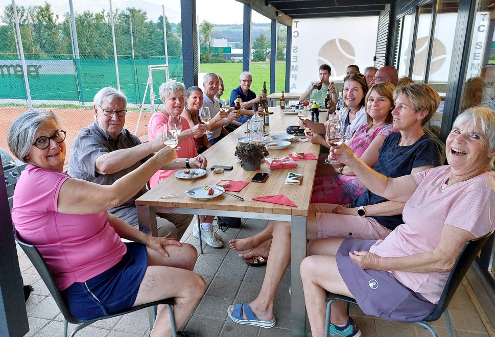 Teilnehmer:innen FridayClub vom 5. Juli 2024 Teilnehmer:innen FridayClub vom 5. Juli 2024