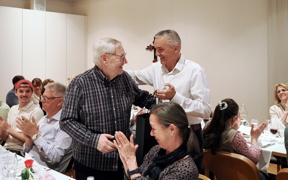Präsident Bruno Stocker gratuliert Ehrenpräsident Kurt Krieger zum 80. Geburtstag Präsident Bruno Stocker gratuliert Ehrenpräsident Kurt Krieger zum 80. Geburtstag