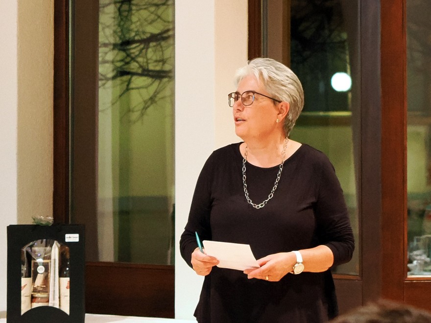 Finanzchefin Sandrau Bienz erläutert die Jahresrechnung Finanzchefin Sandrau Bienz erläutert die Jahresrechnung