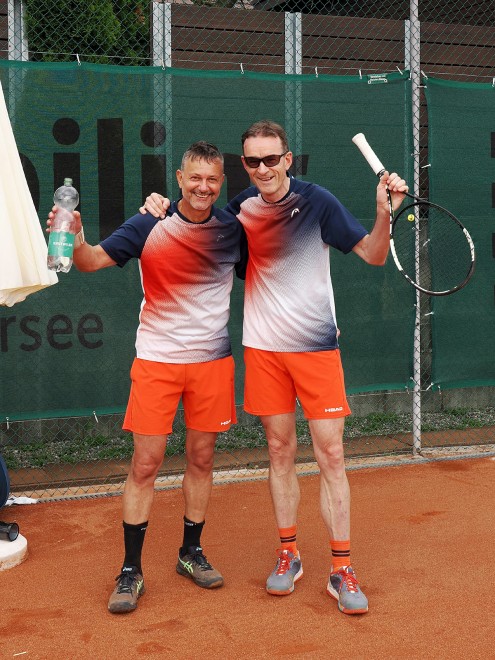 Leo Elmiger (l) und Norbert Bucheli gewinnen im Doppel, was zum Gruppensieg führt Leo Elmiger (l) und Norbert Bucheli gewinnen im Doppel, was zum Gruppensieg führt