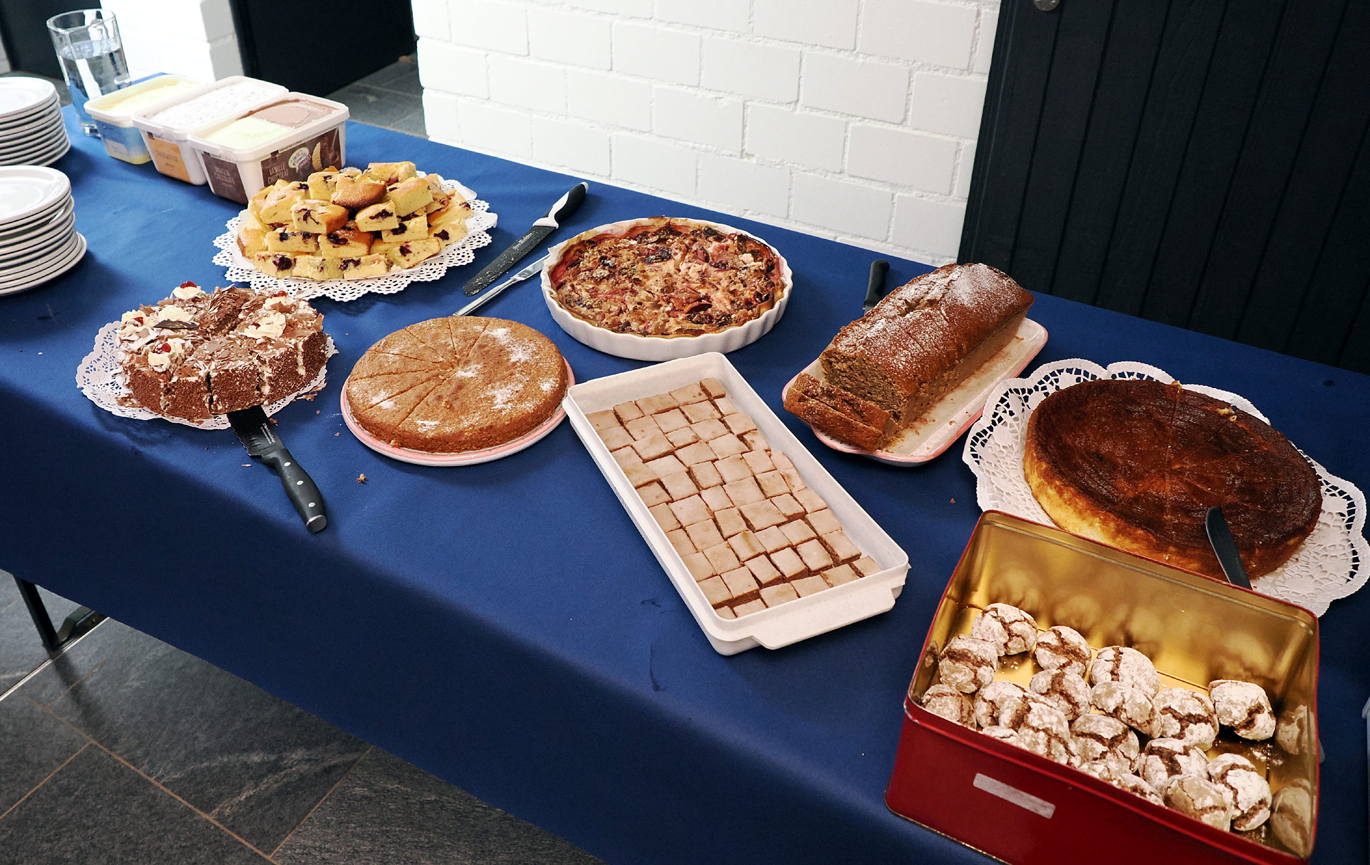 Dessert-Buffet vom Senioren-IC-Team Dessert-Buffet vom Senioren-IC-Team
