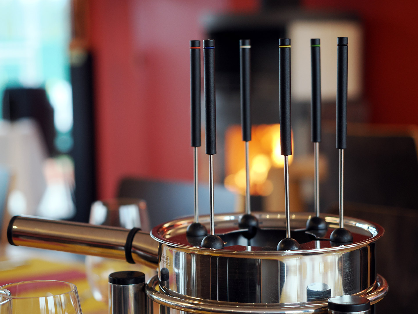 Alles bereit im wohlig-warm Cheminée-geheizten Clubhaus Alles bereit im wohlig-warm Cheminée-geheizten Clubhaus