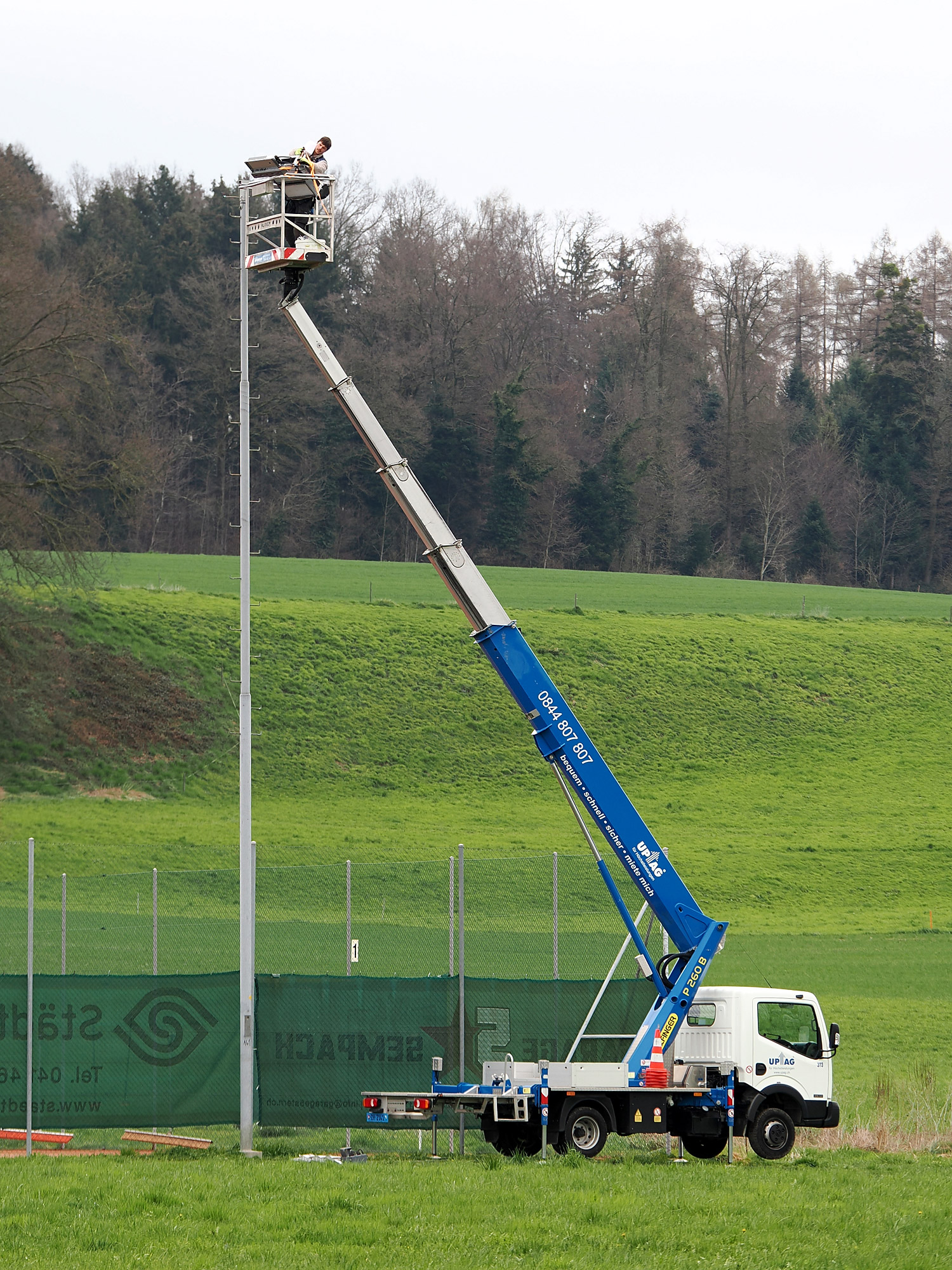 Montage mit Hebebühne