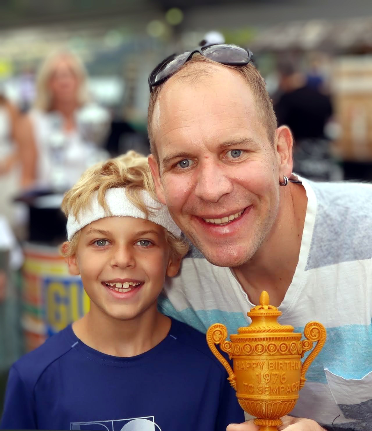 Peter Schmidlin mit Jubiläums-Pokal Peter Schmidlin mit Jubiläums-Pokal