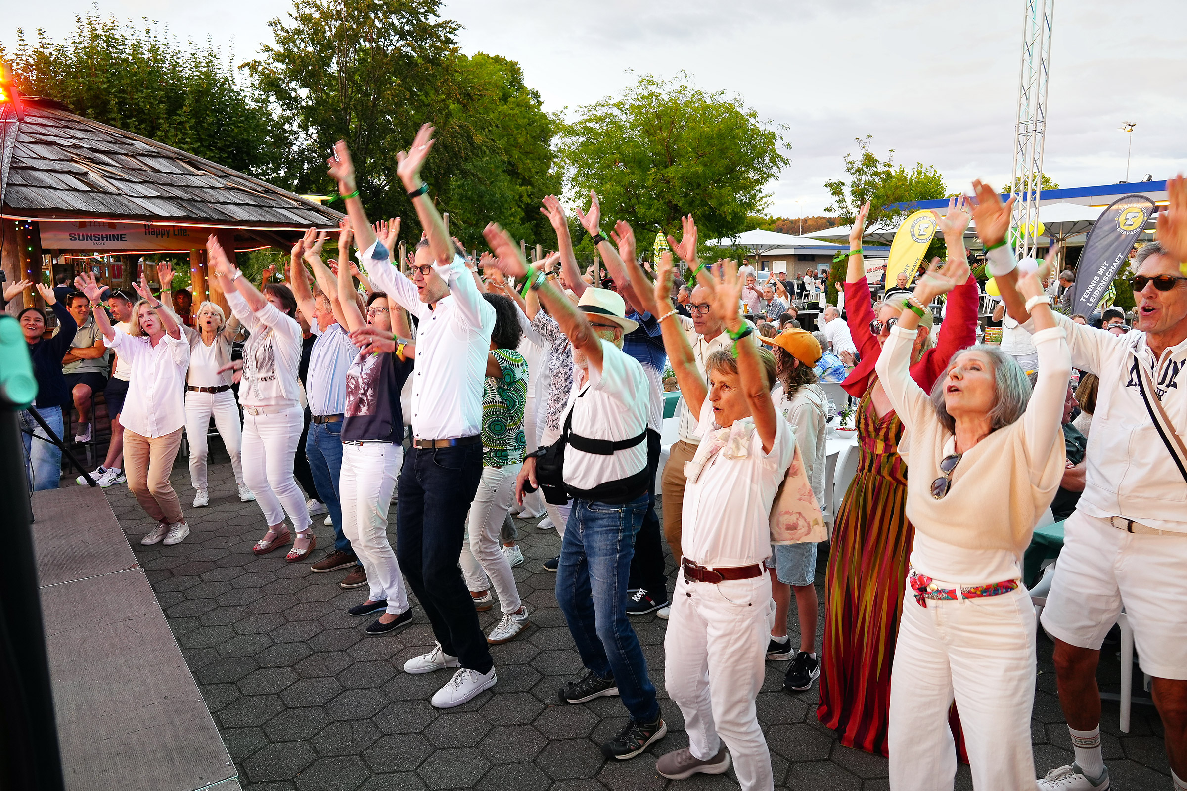 Super-Stimmung an der Sommerparty 50 Jahre TC Sempach Super-Stimmung an der Sommerparty 50 Jahre TC Sempach