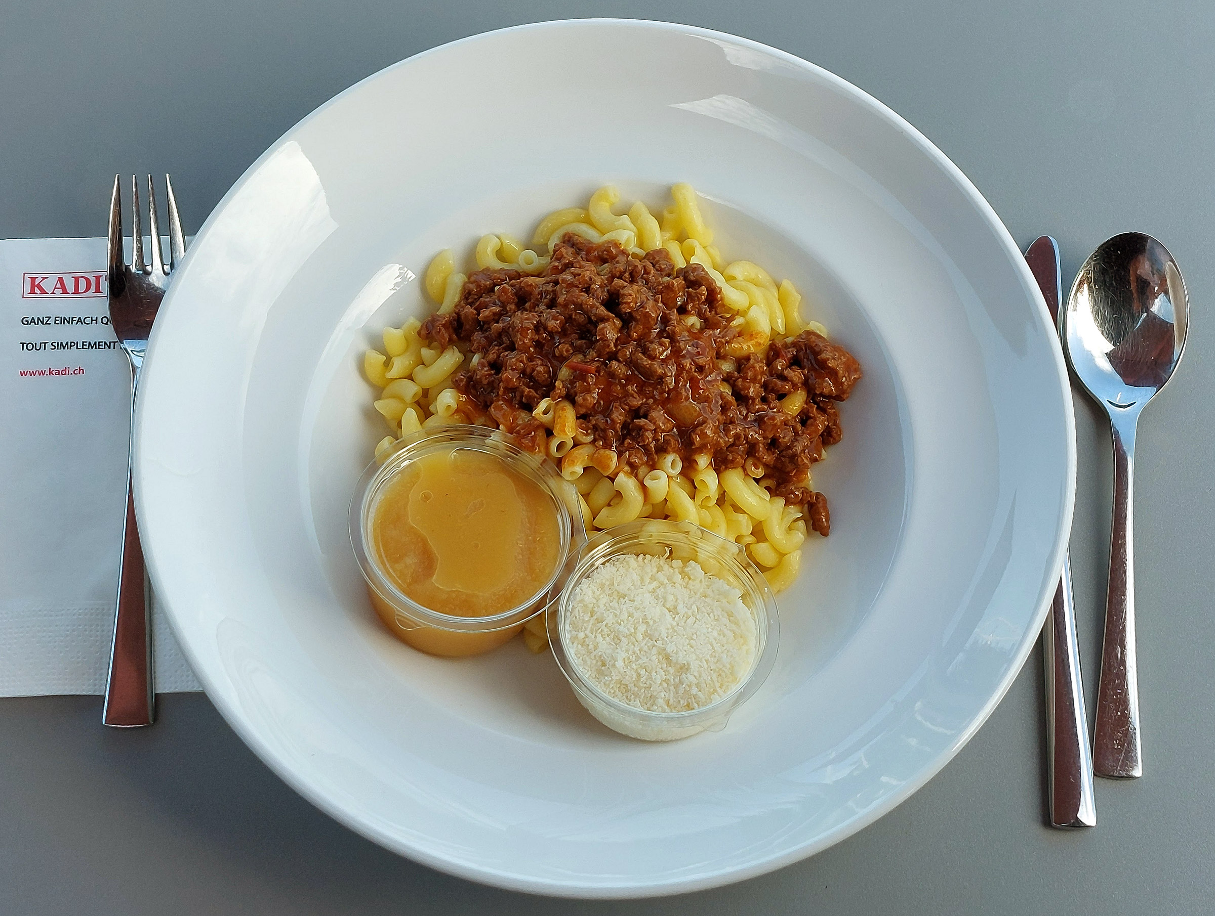 Hörnli und Gehacktes aus der Seeland-Küche Hörnli und Gehacktes aus der Seeland-Küche